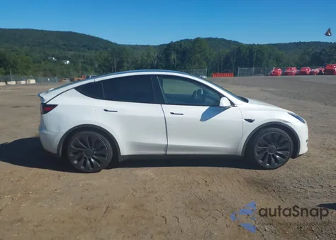 2022 Tesla Model Y Performance Dual Motor All-Wheel Drive z USA, uszkodzony, nr VIN 7SAYGDEF2NF519002